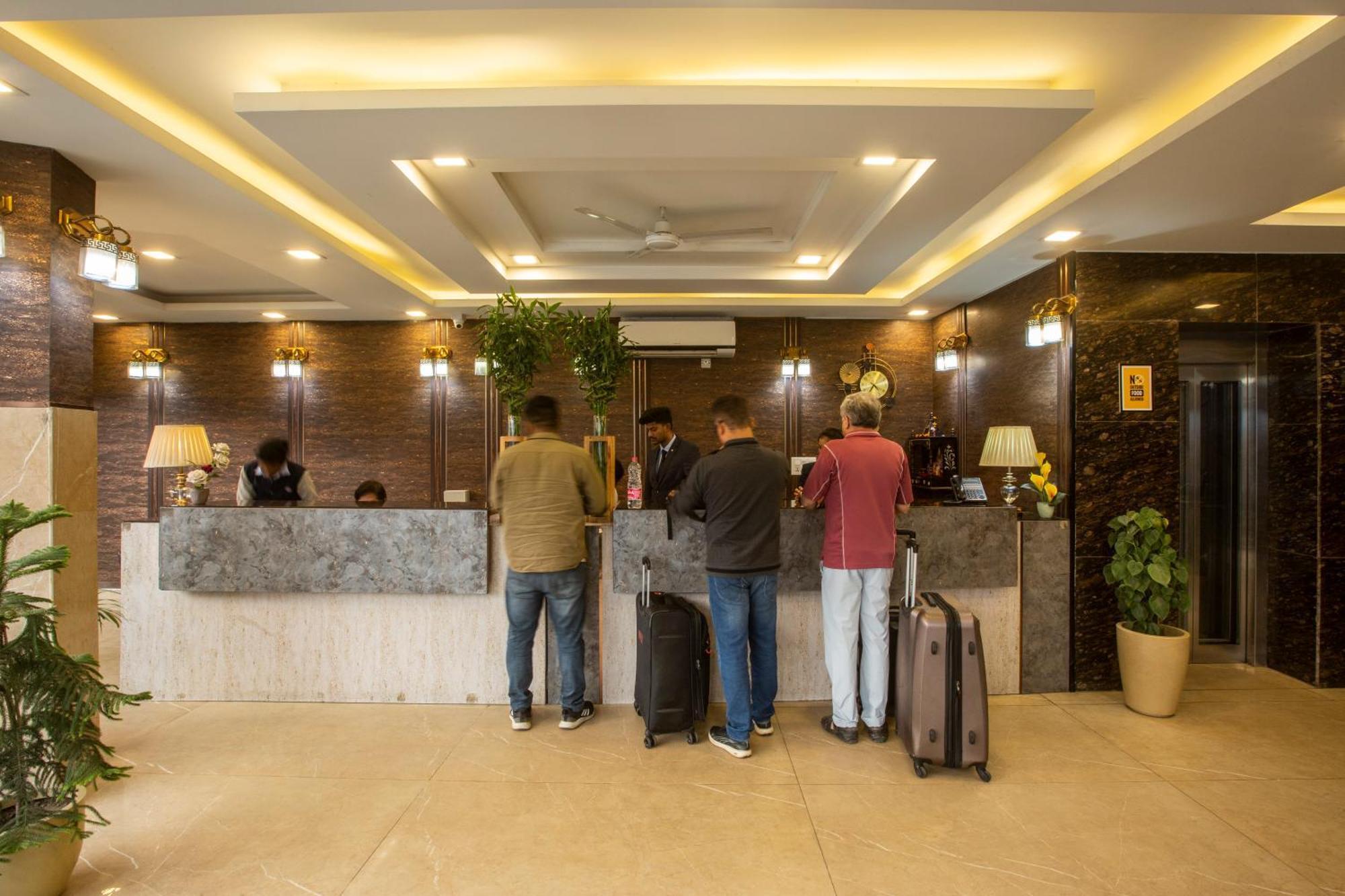 Hotel Prithvi-Raj Near Delhi Airport Nova Deli Exterior foto